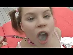 نیمبوی انجمنکیر تو کس روسی روی میز گیر کرده بود