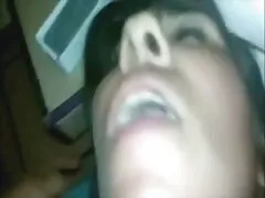 پزشک و انجمن کیر تو کون دستیار آلت تناسلی بیمار را پاک می کنند