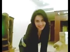 نیم تنه زیبایی عکسکیر کوس را به اعماق دهان می برد