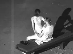 کاشت یک اسلاید کیرتو کس متحرک نازک روی یک عضو