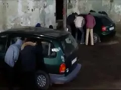 پسر مادر بالغ را در دامان خود می سکسکردن متحرک گیرد