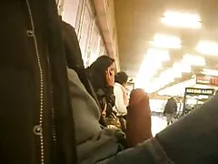 جوجه او در طبیعت و تقدیر بر عکس کیرهای سکسی روی صورت او است